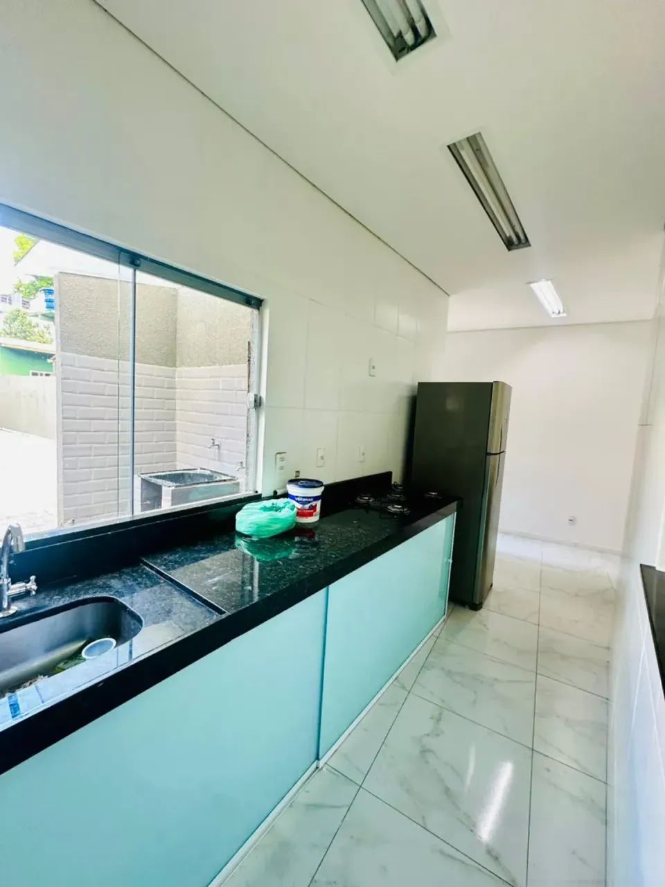 ALUGO LINDA CASA SEMI MOBILIADA DE 2 QUARTOS NA MARAMBAIA, COM CENTRAIS NOS QUARTOS - Foto 8