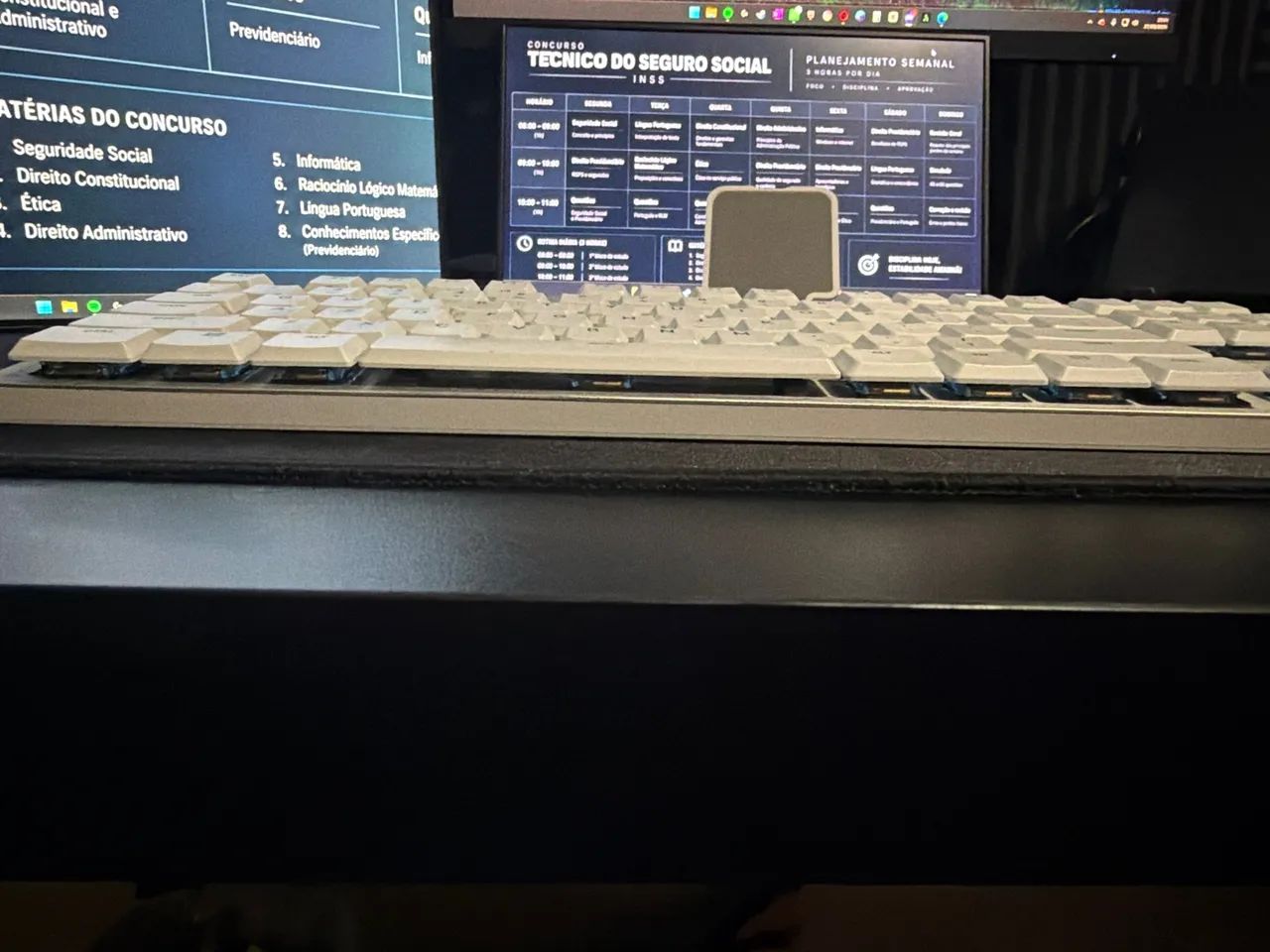 VENDO TECLADO LOGITECH G915TKL BRANCO  - Foto 2