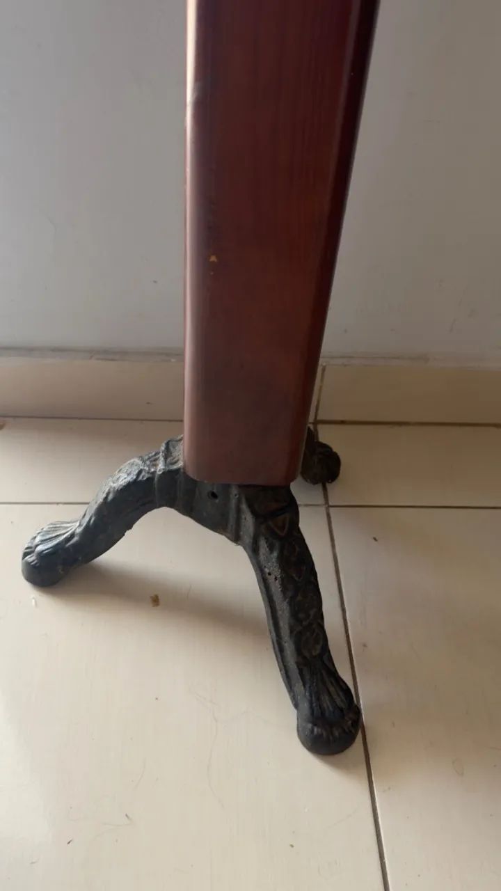 Mesa de madeira com base de ferro fundido - Foto 4