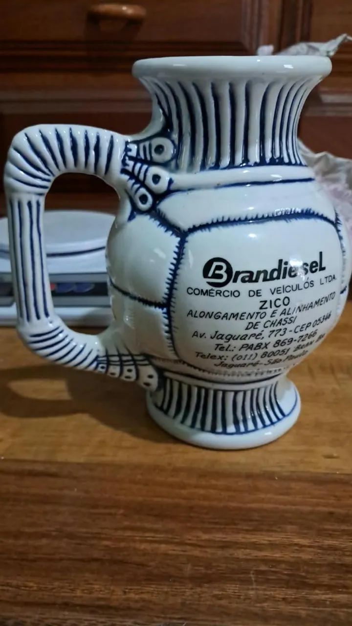 Caneca antiga cerâmica