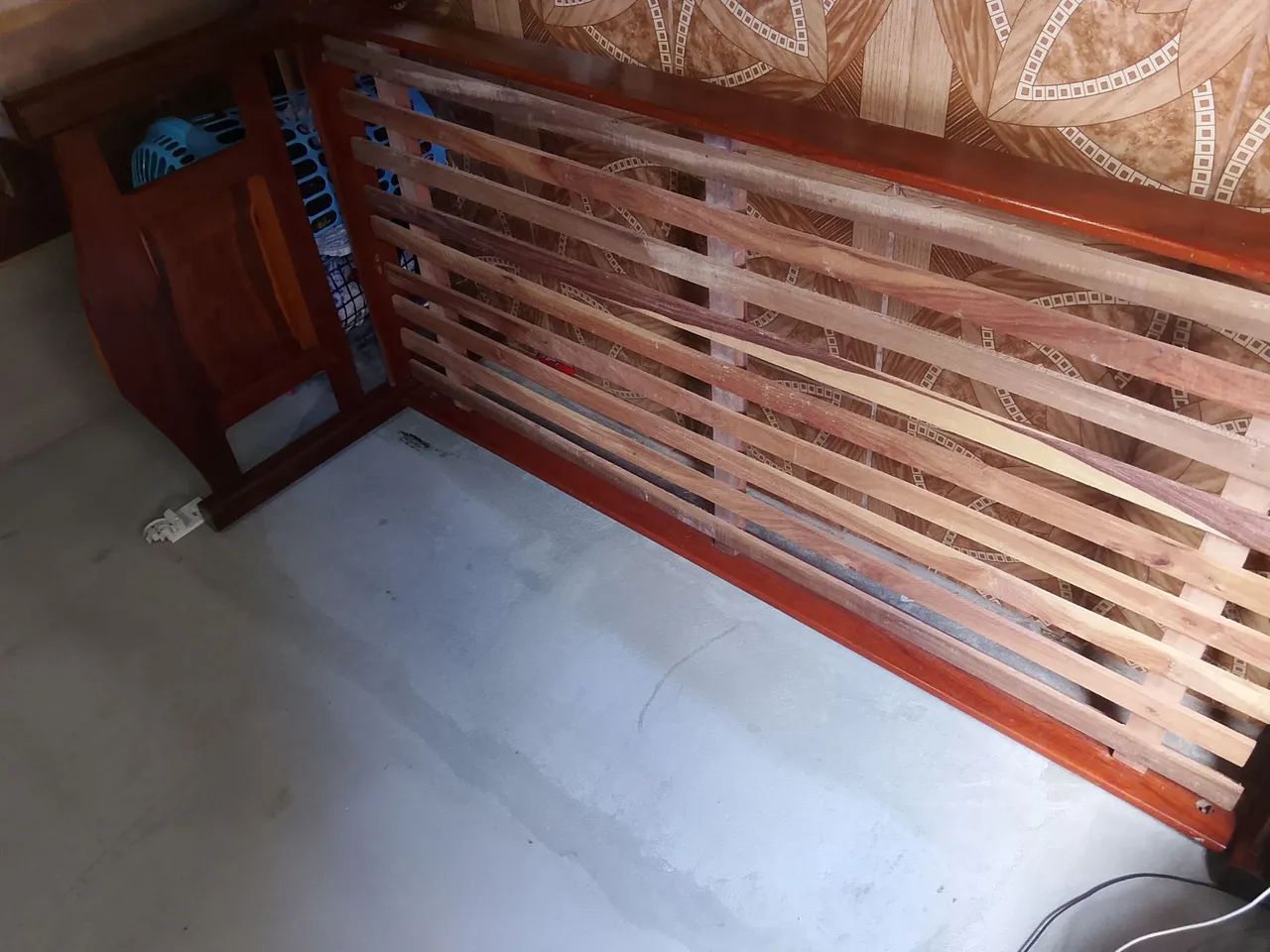 Vendo essa cama de solteiro (armação) - Foto 3