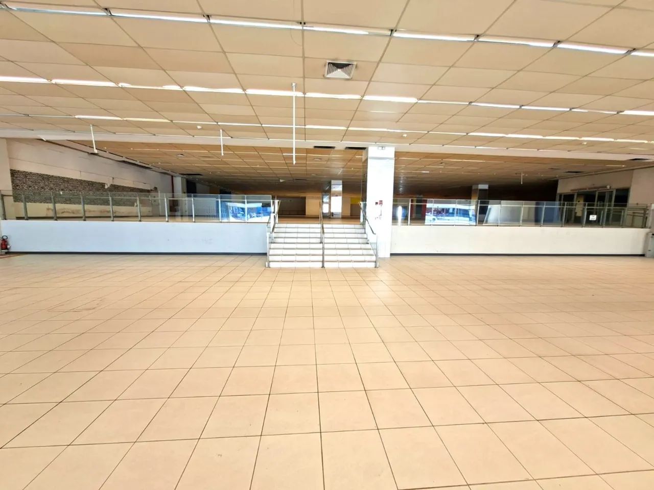 LOJA COMERCIAL, AO LADO TERMINAL BOQUEIRÃO - Foto 2