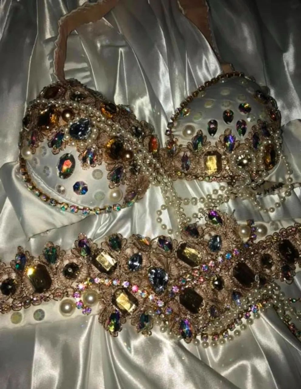 Roupa Traje de dança do ventre - Branco e dourado - Foto 4