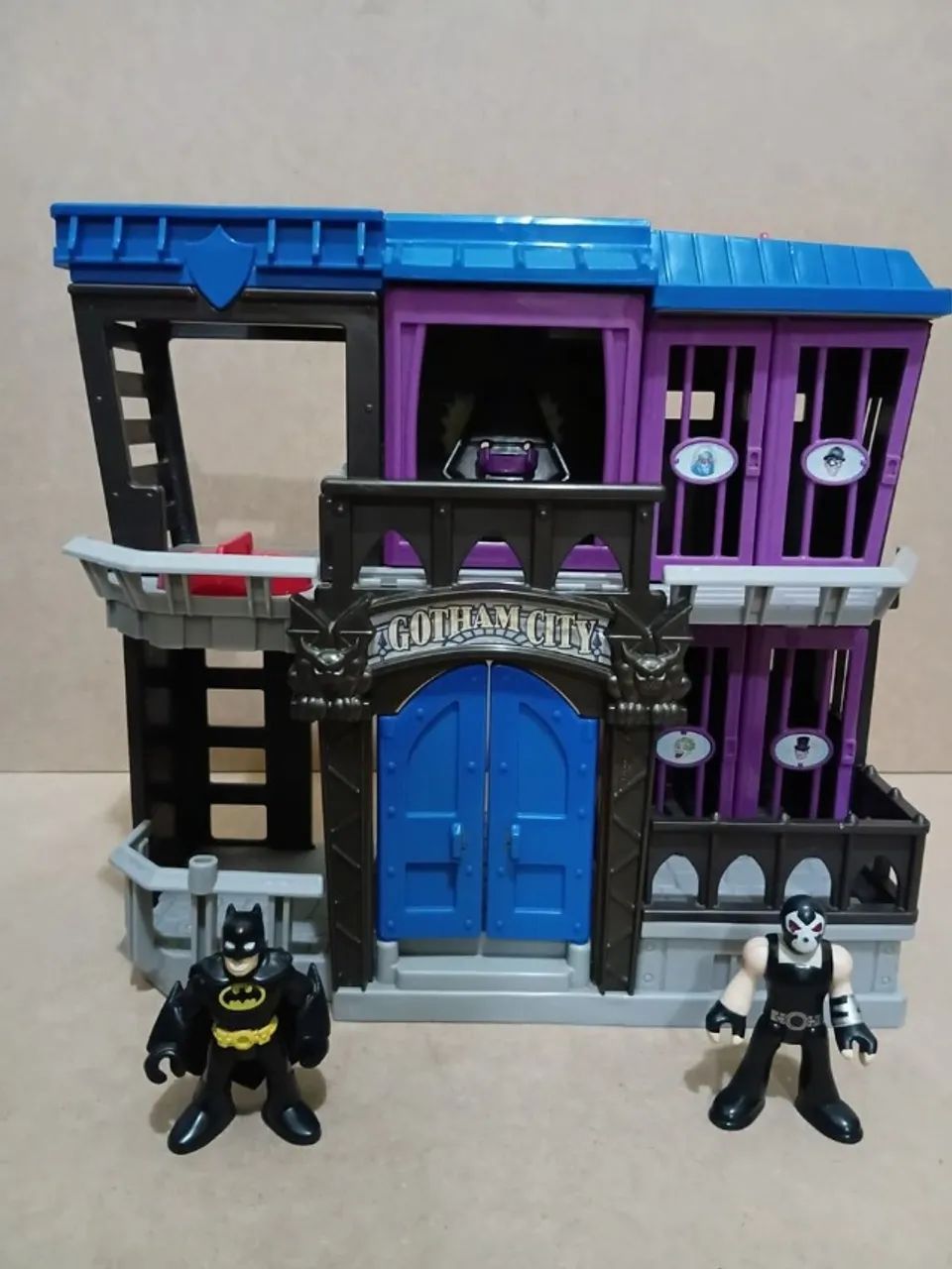 prisão gothan city com bonecos - imaginext