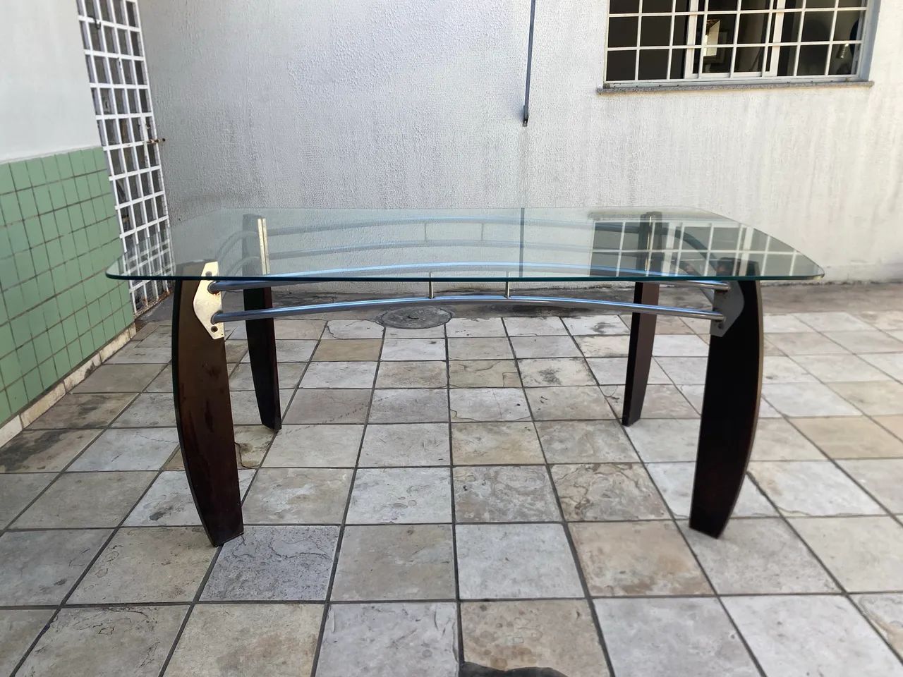 Mesa com tampo de vidro e 6 cadeiras - Foto 2