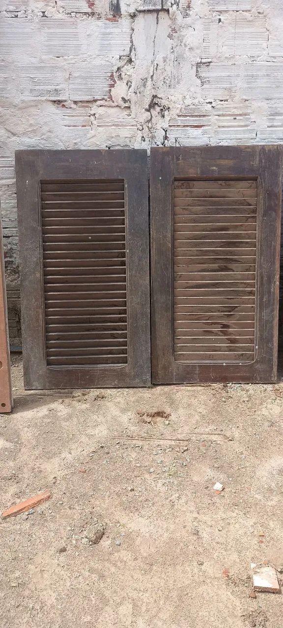 Vendo porta e janelas de madeira maciça  - Foto 3