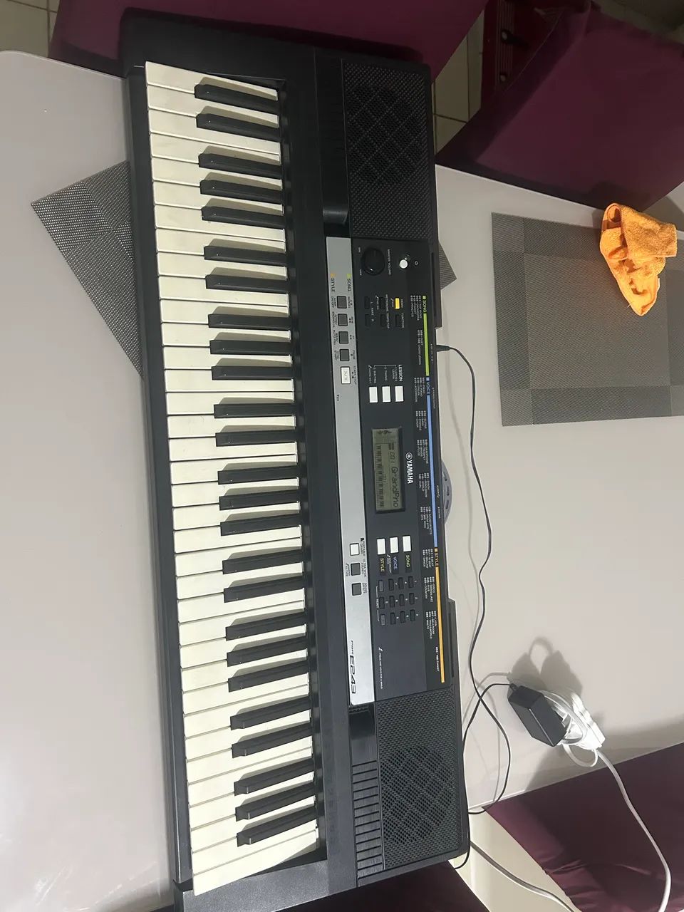 Teclado PSR-E243 e acompanha pedal  - Foto 2