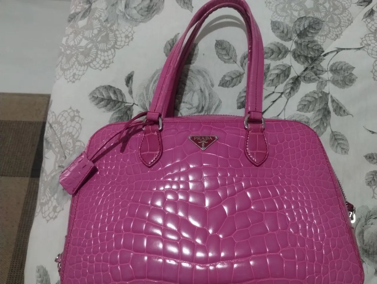 Vendo bolsa feminina marca Prada original  - Foto 4