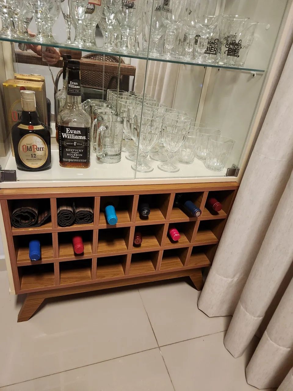 Cristaleira com adega para 18 garrafas.  - Foto 3