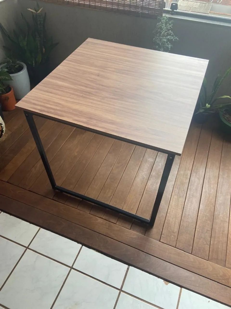 Mesa quadrada 80x80 cm - em estado de nova! - Foto 3