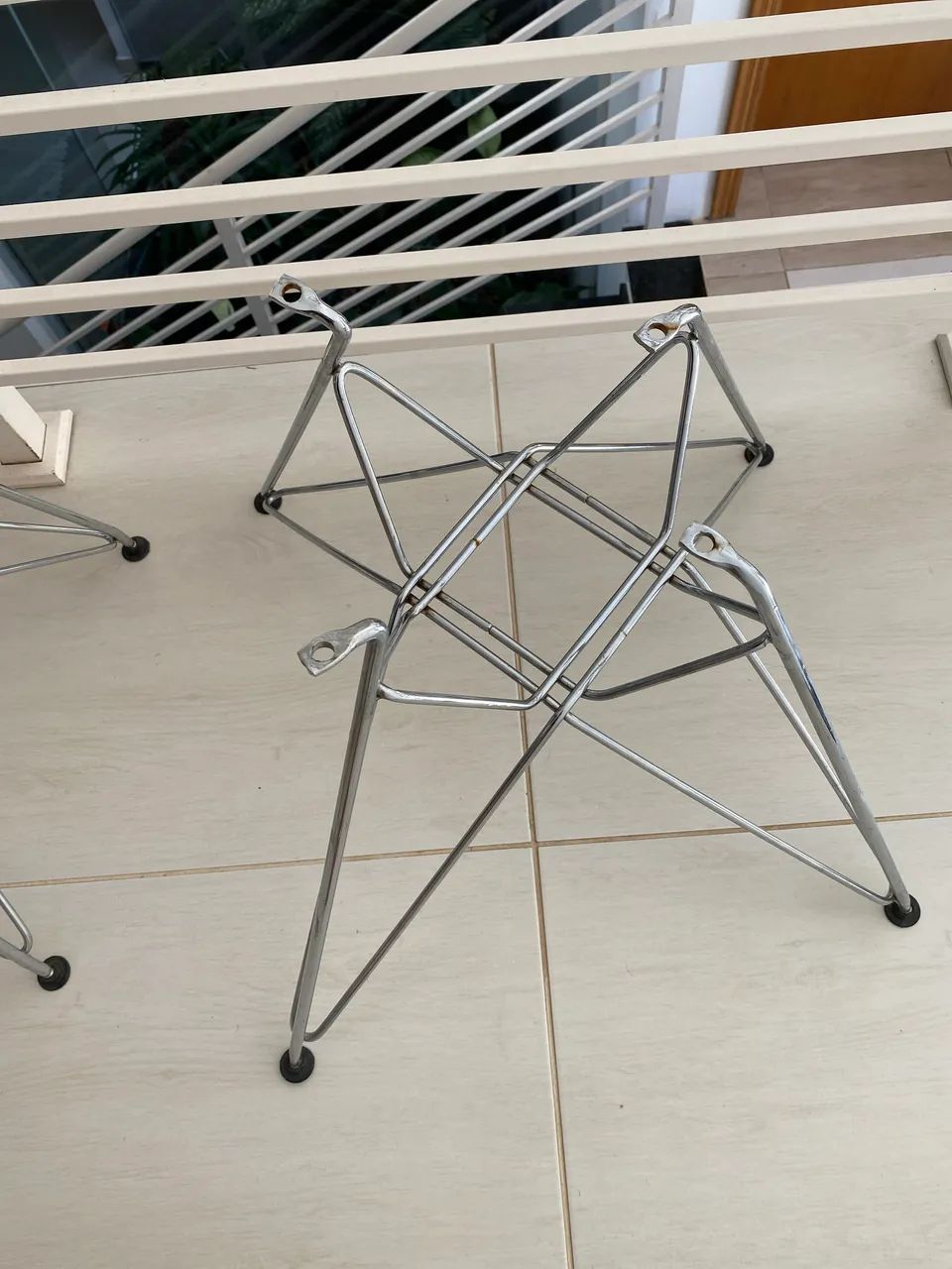 Pés cadeira Eames usada