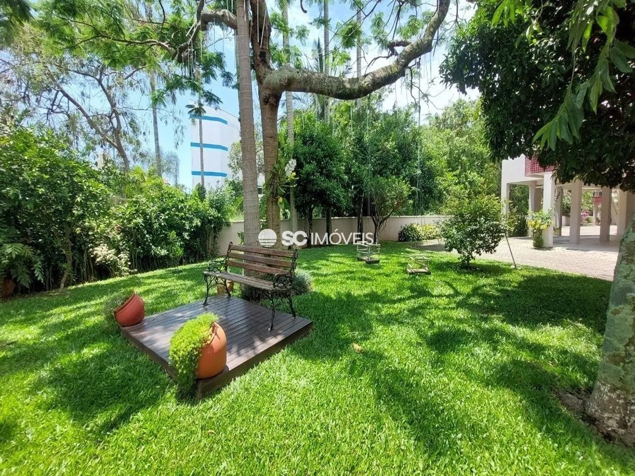 Apartamento mobiliado 3 dormitórios perto da praia - Foto 3
