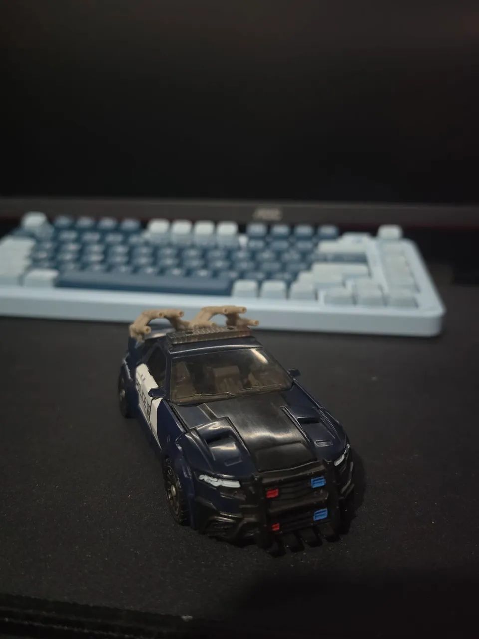Transformers Deluxe Class The Last Knight Barricade  - Foto 2