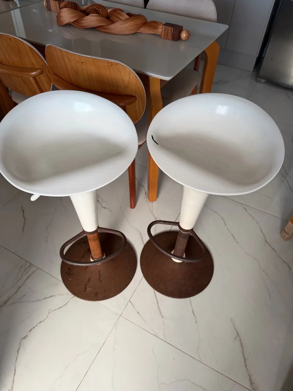 2 Banquetas brancas  - Foto 4