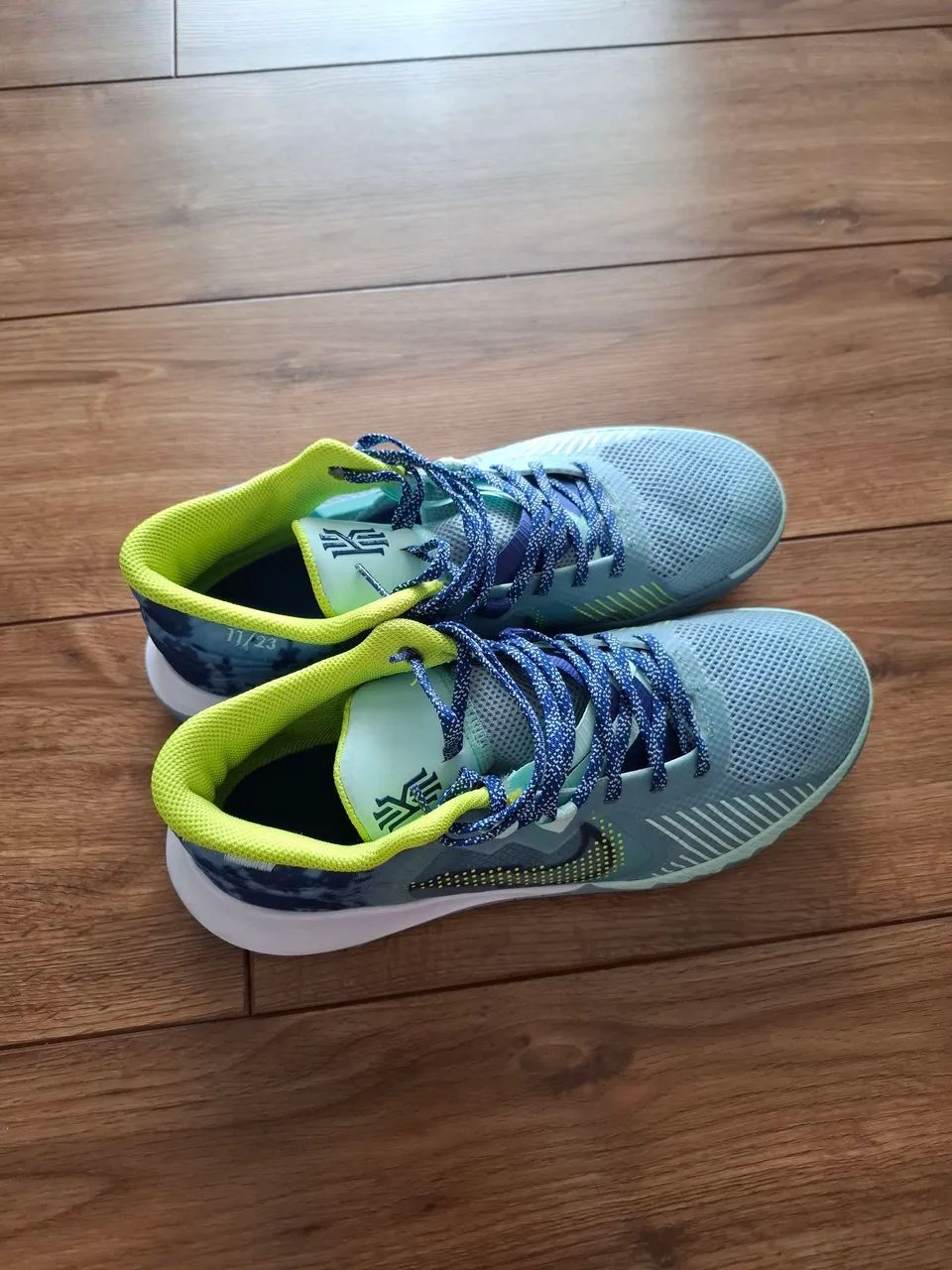 Tenis Nike Kyrie Flytrap 42 - Foto 4