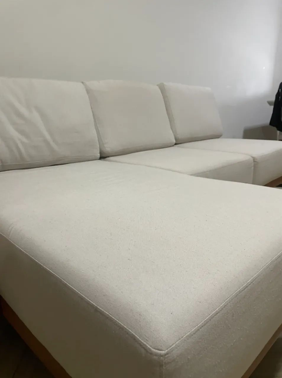 Sofá de Sala em Linho Off White com Couro Caramelo - Foto 3