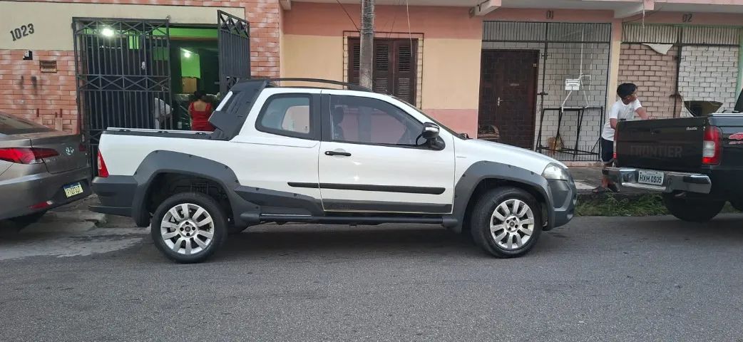 Fiat Strada Adventure1.8/ 1.8 Locker Flex CD 2013 - Foto 3