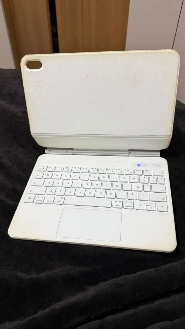 Capa Com Teclado + Trackpad Para iPad 10ª Geração 2022