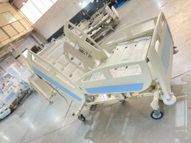 Cama hospitalar Linet 10 movimentos