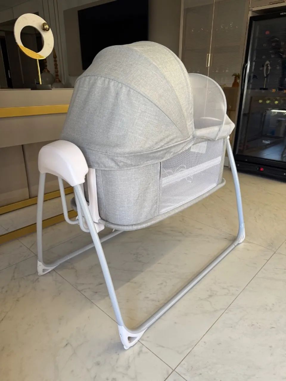 Berço Mastela Deluxe 4 em 1 com balanço automático - Foto 2