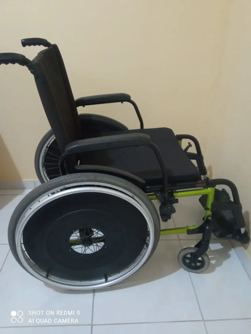 Cadeira de Rodas semi nova