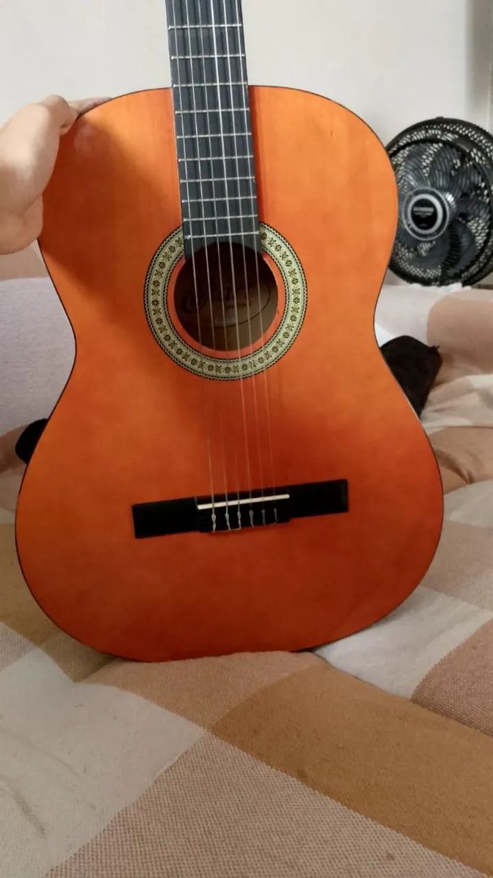 Vendo violão 450 reais