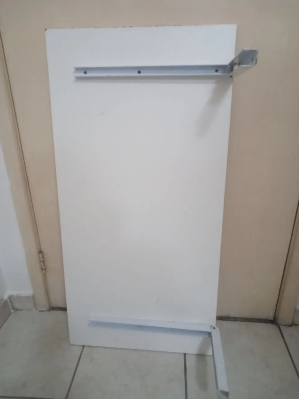 Mesa retrátil de parede com suporte 90x45 cm.65115993281026120