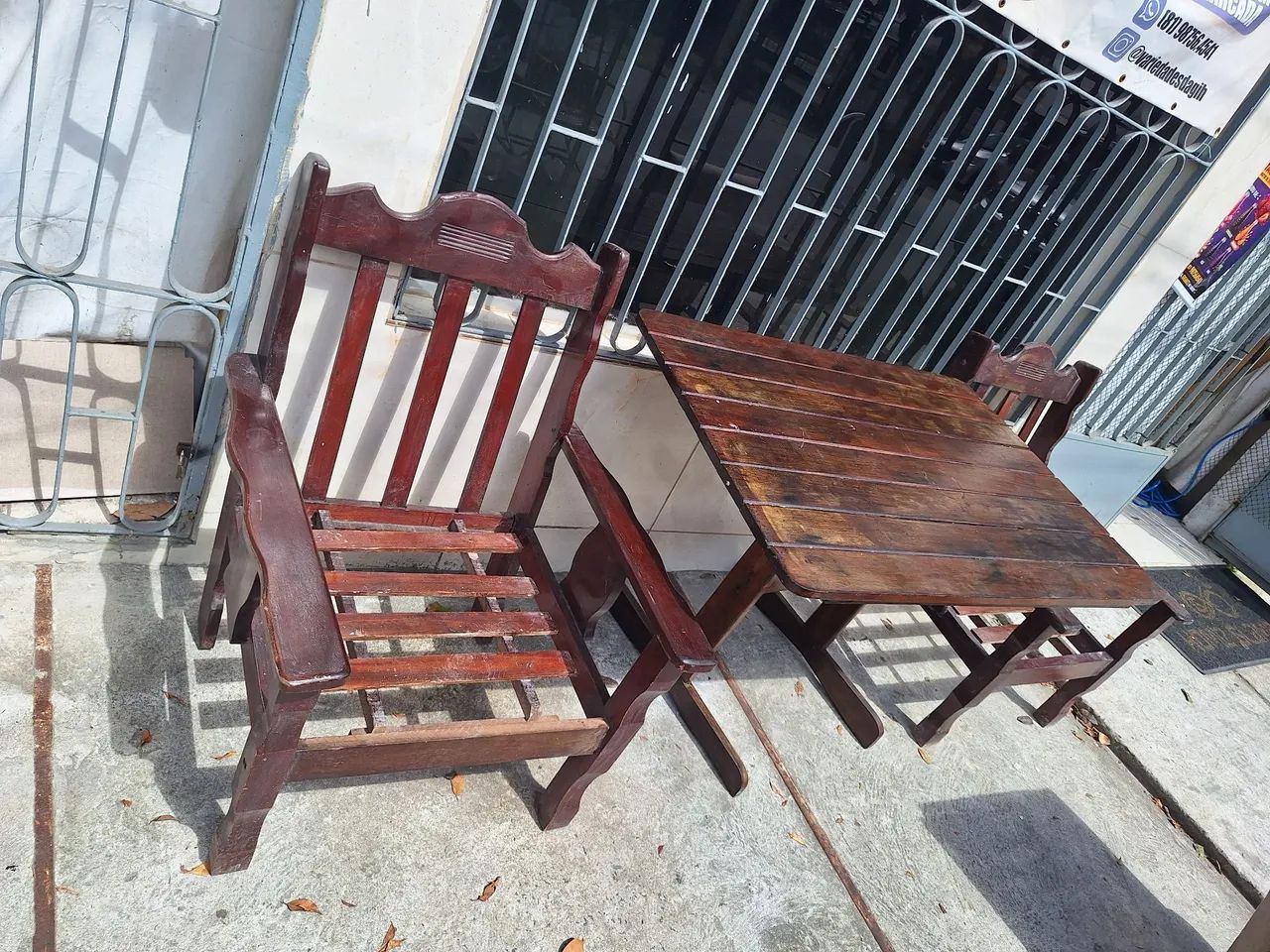 Mesa de madeira com duas cadeiras valor 700 - Foto 5