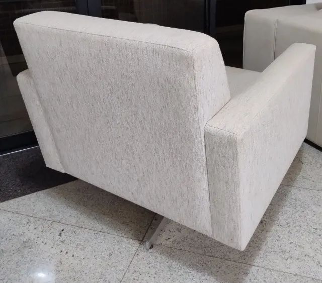 Poltrona Decorativa com Base Giratória Para Sala de Estar - Foto 3