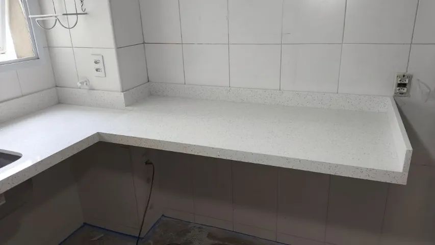 PIA COM BANCADA PLANEJADA - MARMORE BRANCO  - Foto 4