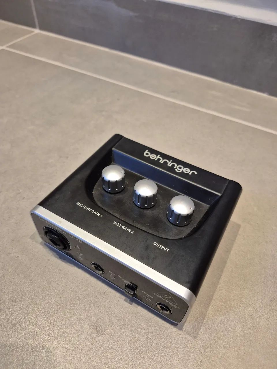 Interface de Áudio Behringer U-Phoria UM2 - Foto 4