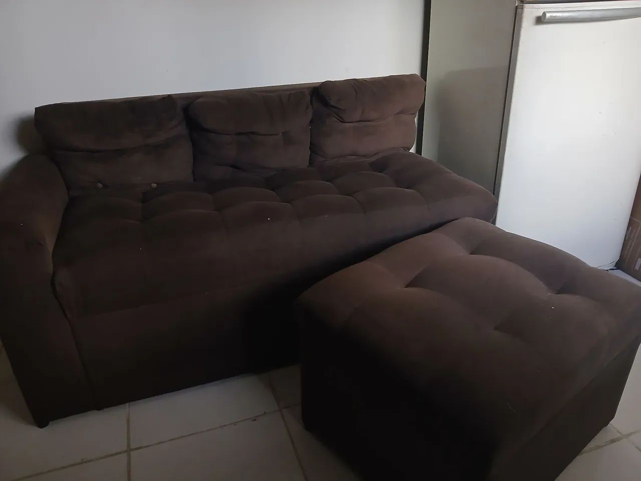 SOFÁ DE 4 LUGARES + PUFF USADO