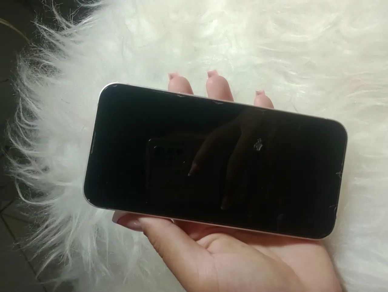 Vendo iPhone 13 sem marcas de uso  - Foto 2