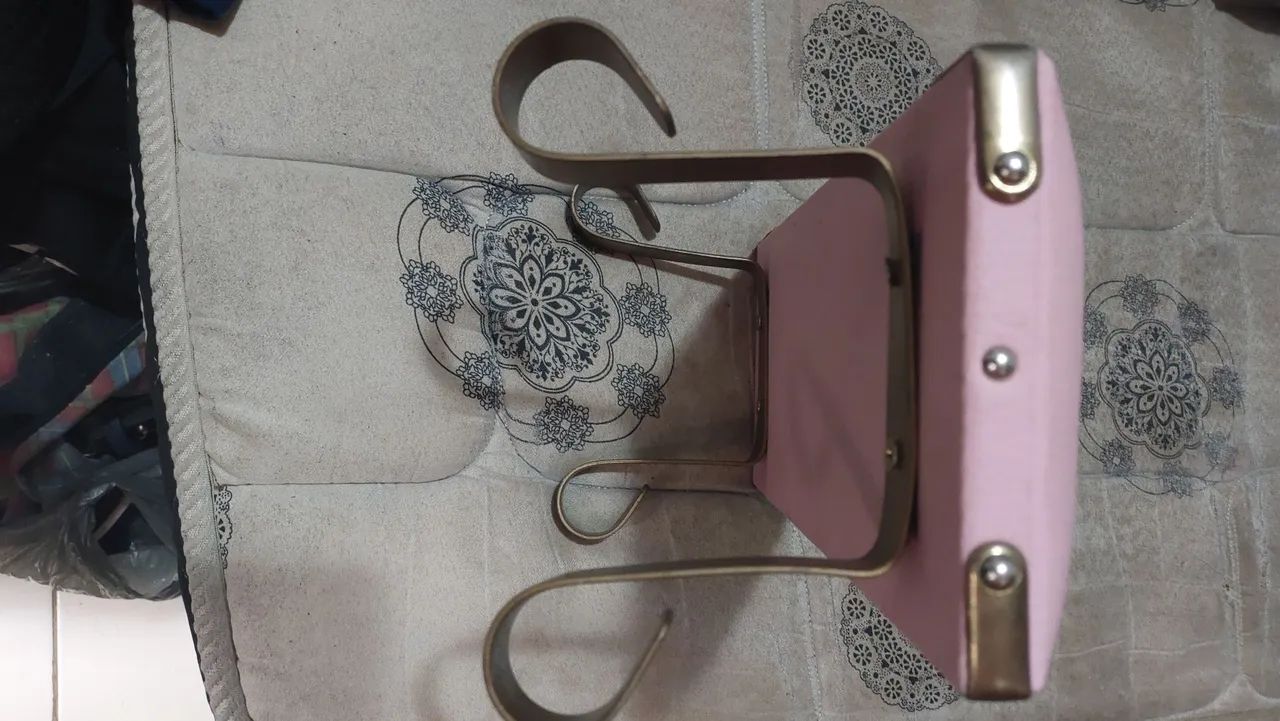 Apoio de pé, comp 30cm, larg 13cm ,alt 16,uso manicure, ou como peça decorativa.  - Foto 4
