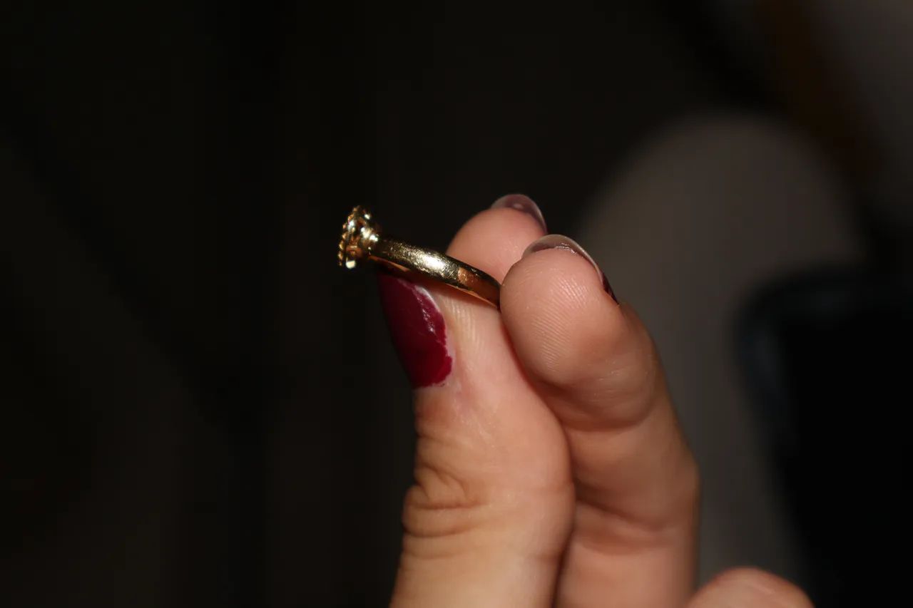 Anel de ouro com um coração  - Foto 5