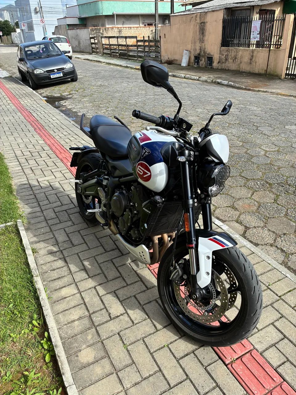 Triumph 660 Triple Tribute 2025 - 1518358308 | OLX