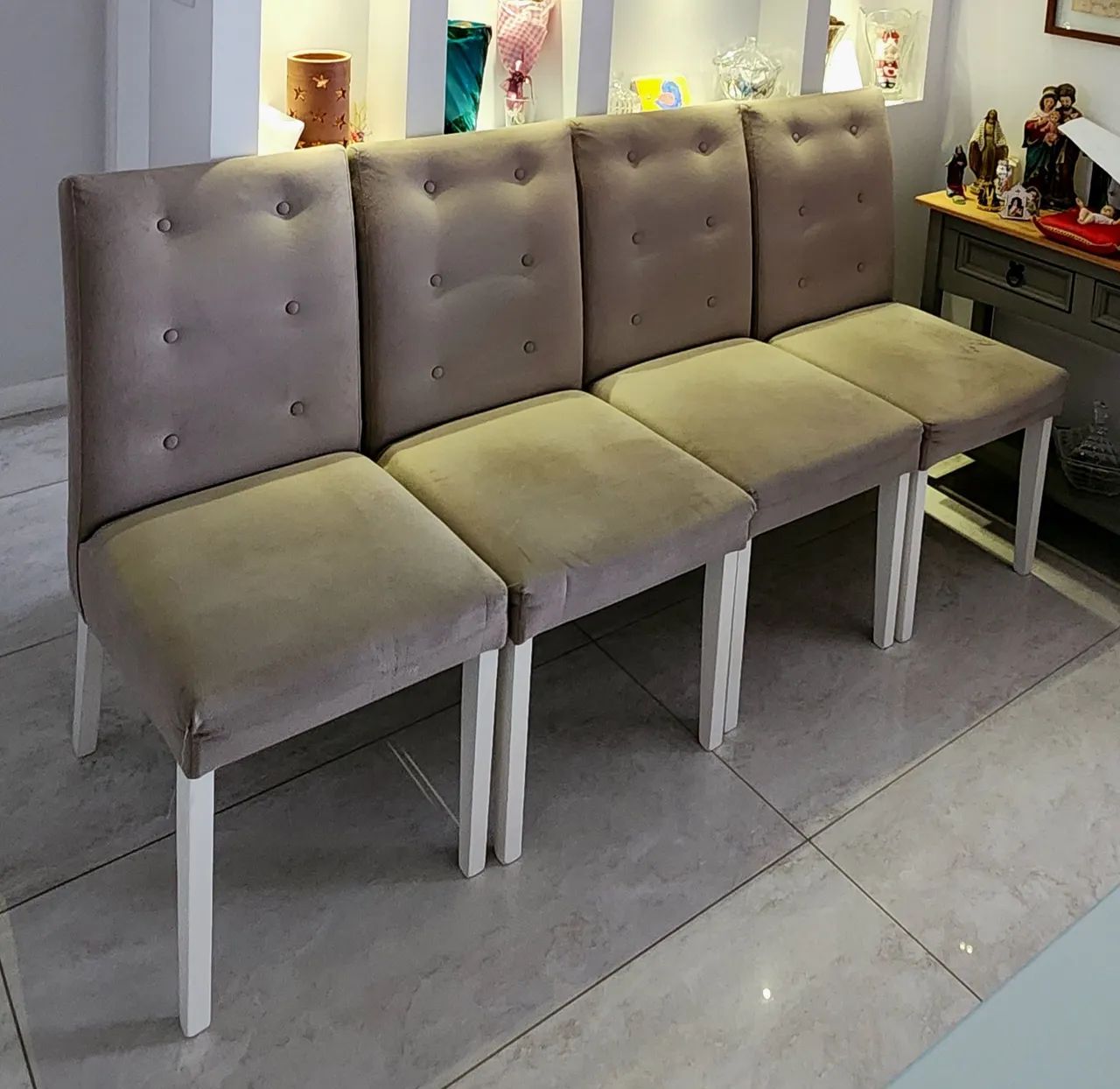 Conjunto de 4 Cadeiras Elegantes