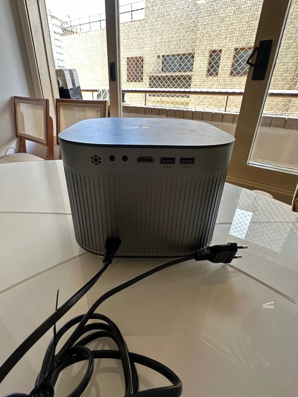 Projetor BETTDOW Full HD 1080p + Tela Retrátil 200x150 + Suporte ajustável  - Foto 3