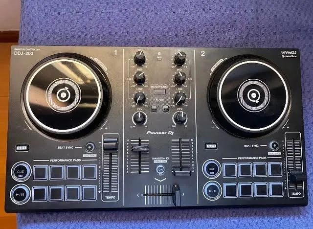 CONTROLADORA DE DJ DDJ200