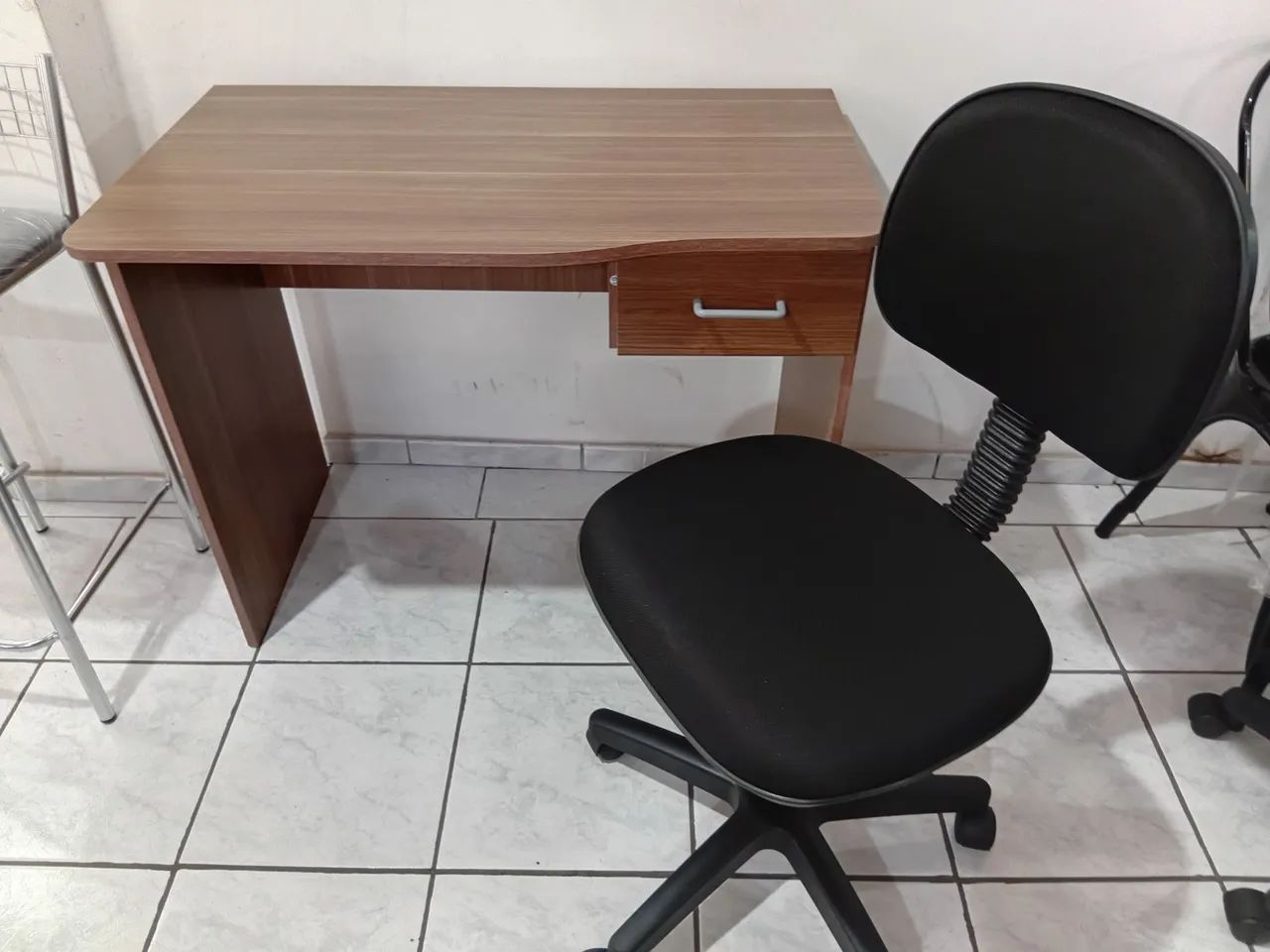 Cadeira e escrivaninha para escritório  - Foto 2