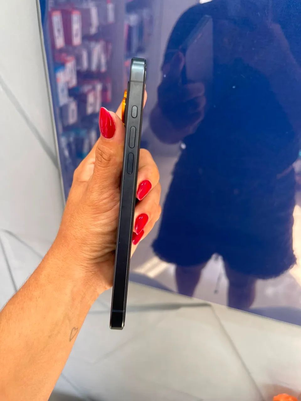 iPhone 15 pro Max sem marca de uso muito novo  - Foto 3