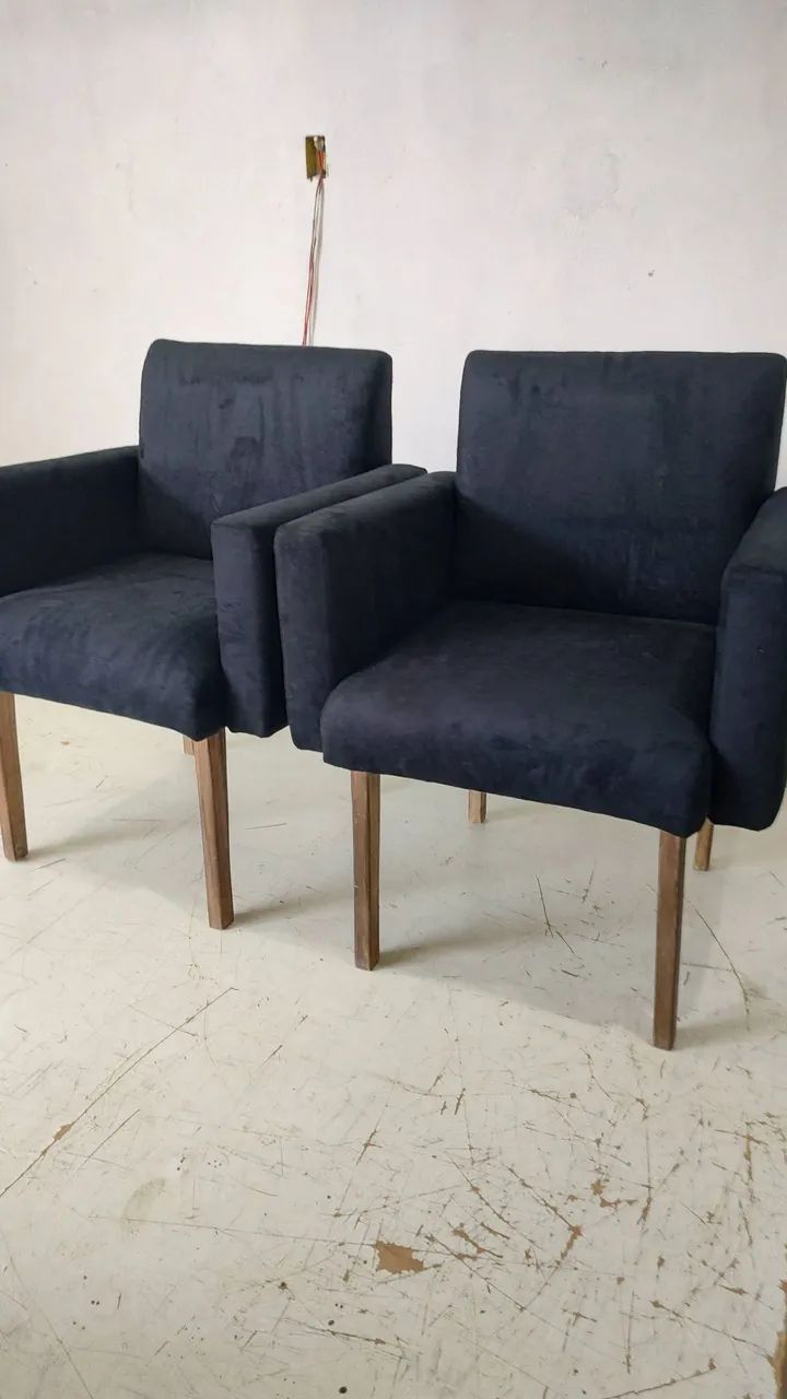 Poltrona decorativa pés de madeira maciça  - Foto 3