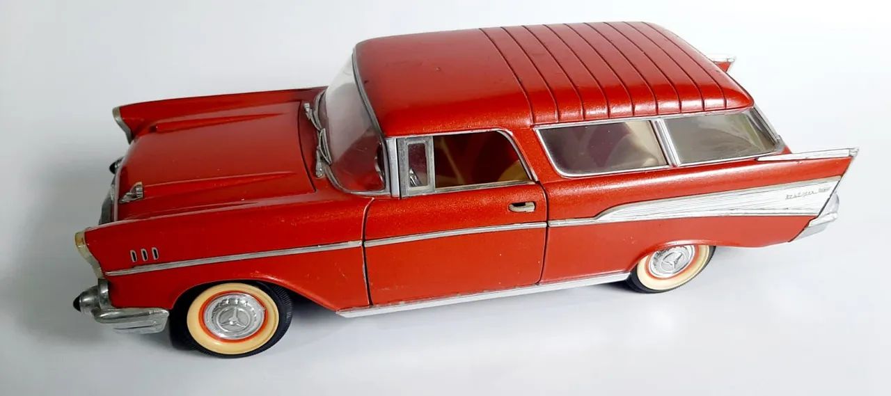Modelo Chevrolet Nomad 1957 escala 1/18 Road Tough