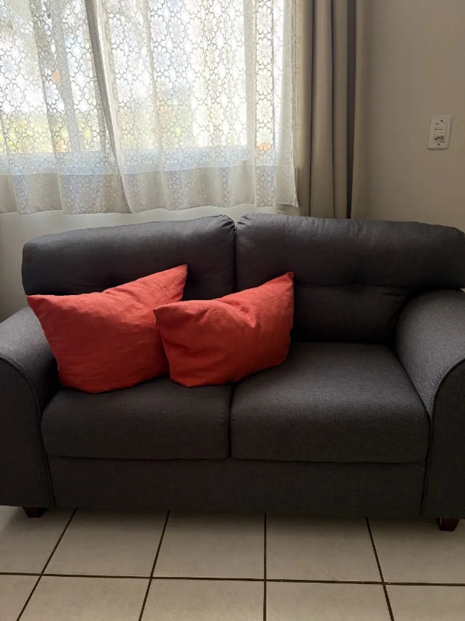 Sofa de linho novo, dois lugares, otimo estado - Foto 3