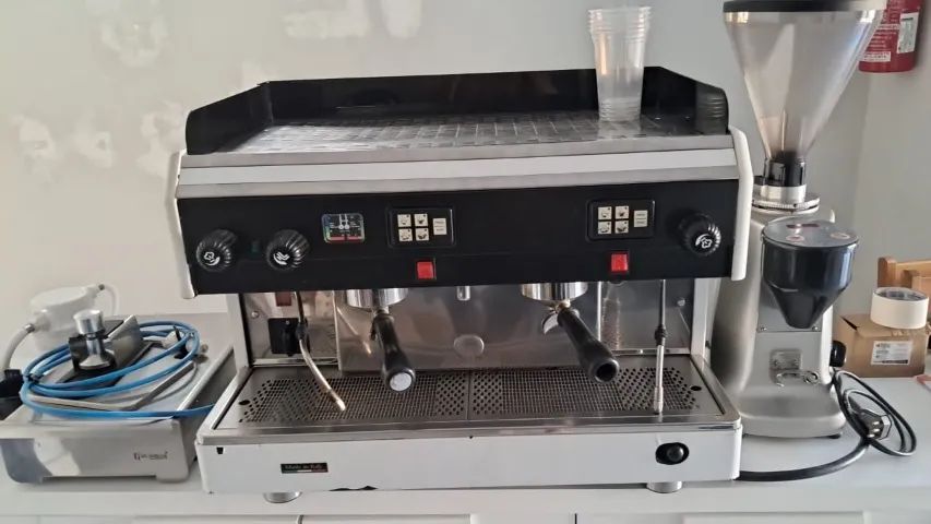 Maquina espresso / expresso 2 grupos + Moedor elétrico profissional 