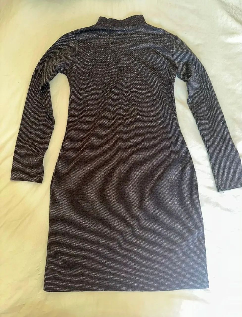 Vestido Preto P com brilho - Foto 3