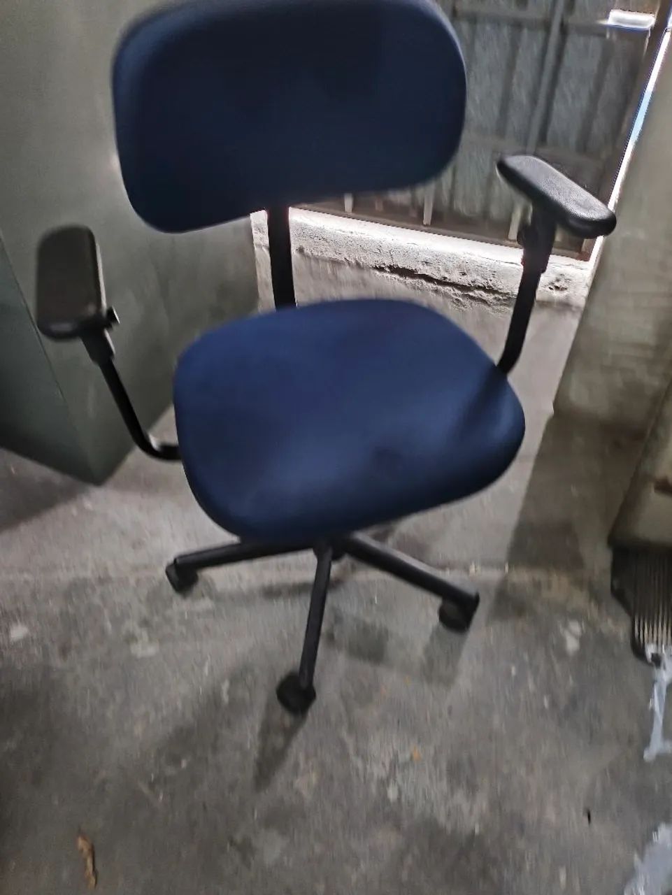 Vendo cadeira de escritório  - Foto 4