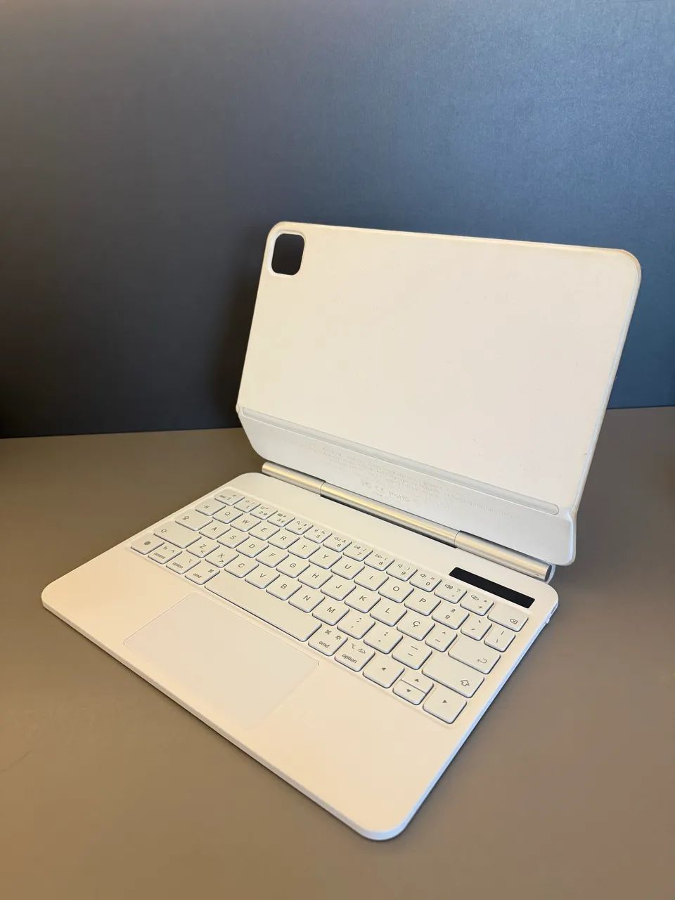 Capa Teclado Magnética Bluetooth p/ iPad Air (4ª/5ª/6ª) e iPad Pro 11" - Branca - Foto 5