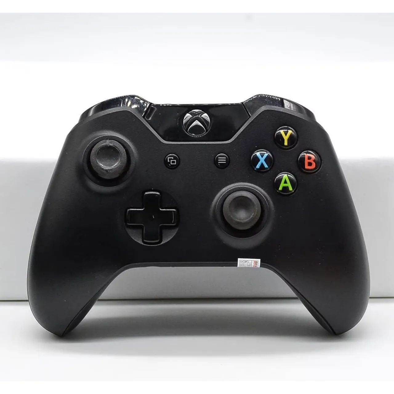 Controle Xbox One com defeito (precisa trocar o botão R2) tenho 2 controles, R$250,00 cada