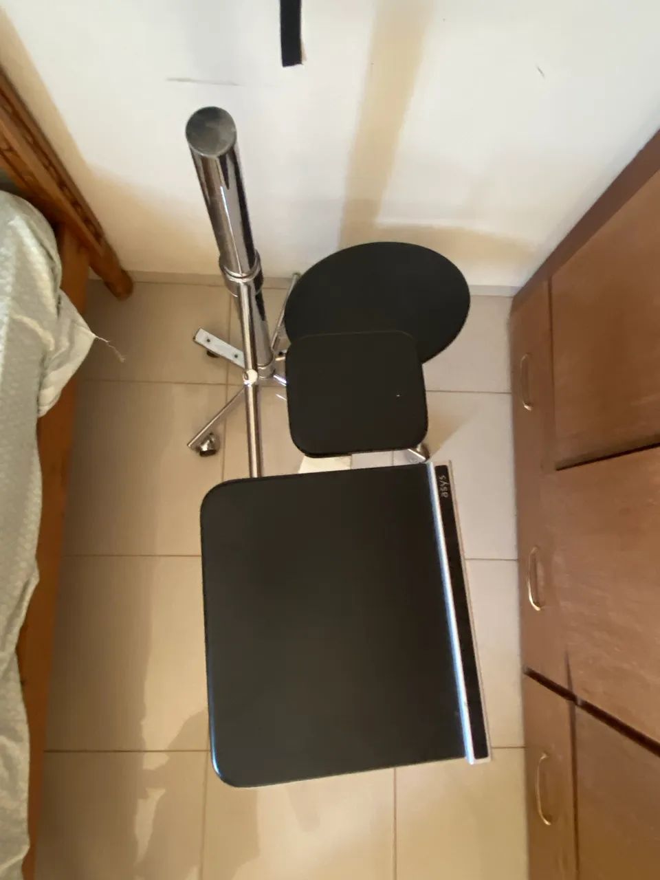 Mesa para Notebook Asys Laptable 33218 Cromada com Rodízios - Excelente Estado - Foto 3